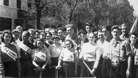 В первомайской колонне , 1952 год, Лернер, Борис Британов, Рада Ставницер...