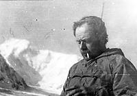 Павел Зайд в базовом лагере, на заднем плане пик Победы, 1982 год.