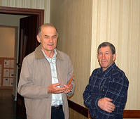 Володя Лебеденко и Володя Альперин. В клубе, 2010 год.